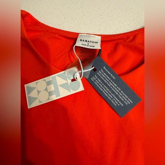 BNWT Aritzia Babaton cropped t shirt - Picture 7 of 7